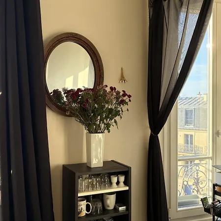 Sunny With Seine View Appartamento Parigi