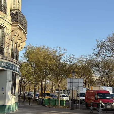 Sunny With Seine View Parigi