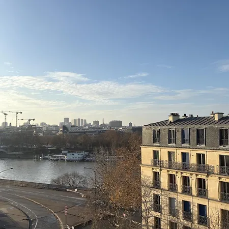 Sunny With Seine View Appartamento *