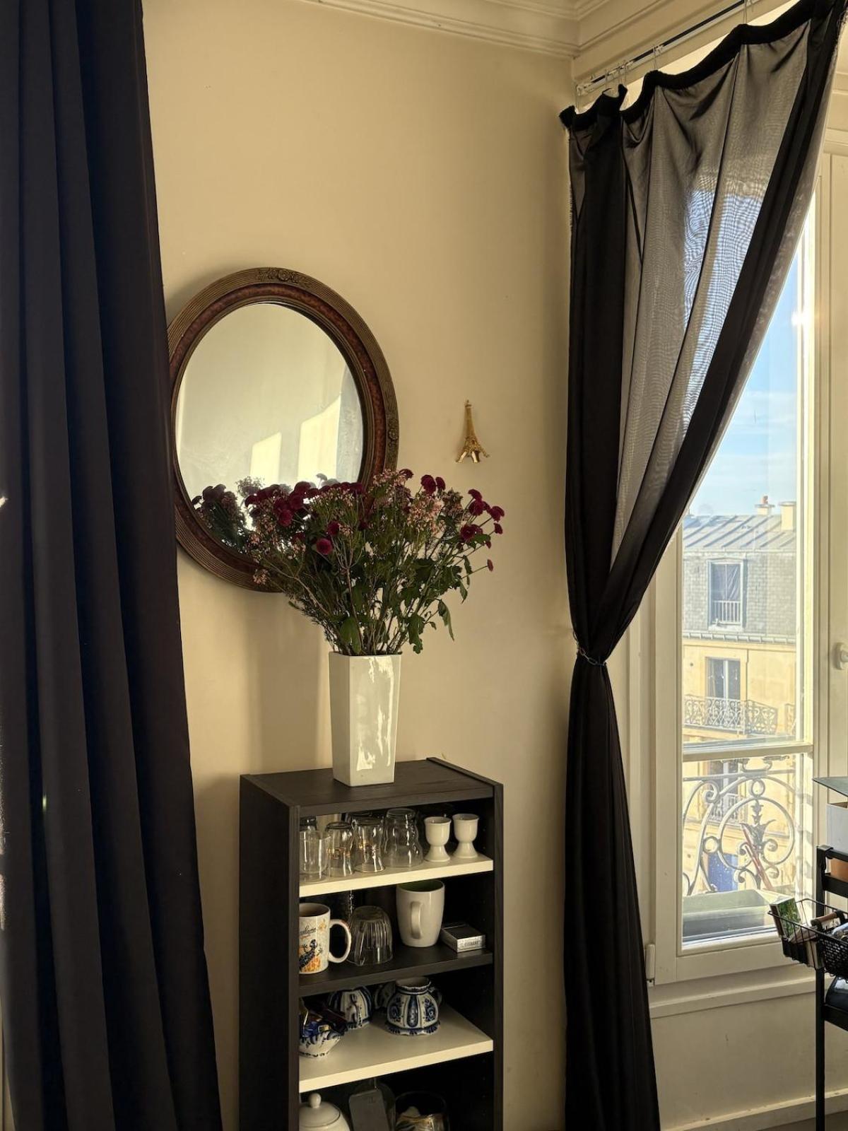 Sunny With Seine View Apartment Paris